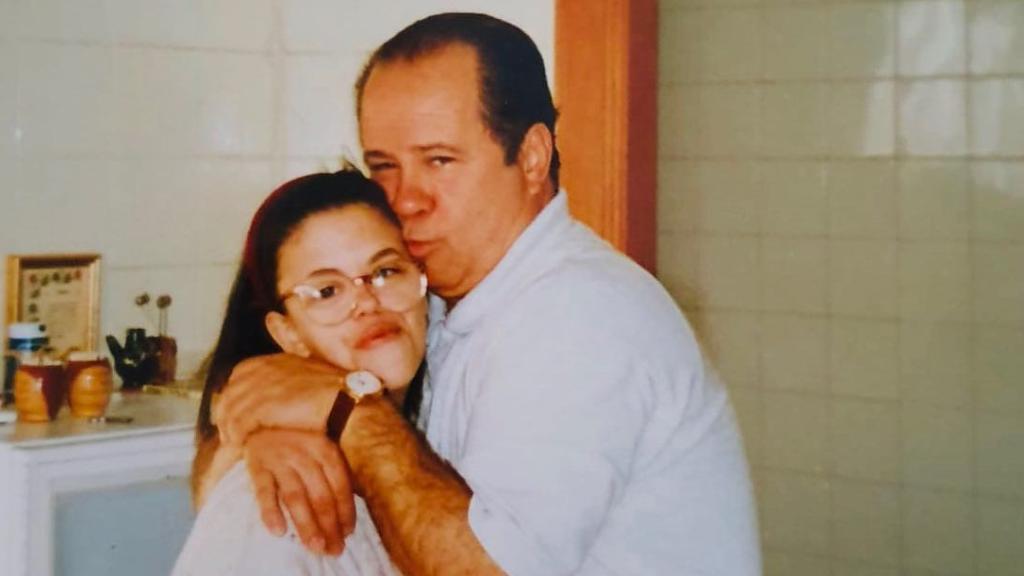 Paco Arévalo junto a su hija, Nuria, en una imagen de sus redes sociales.