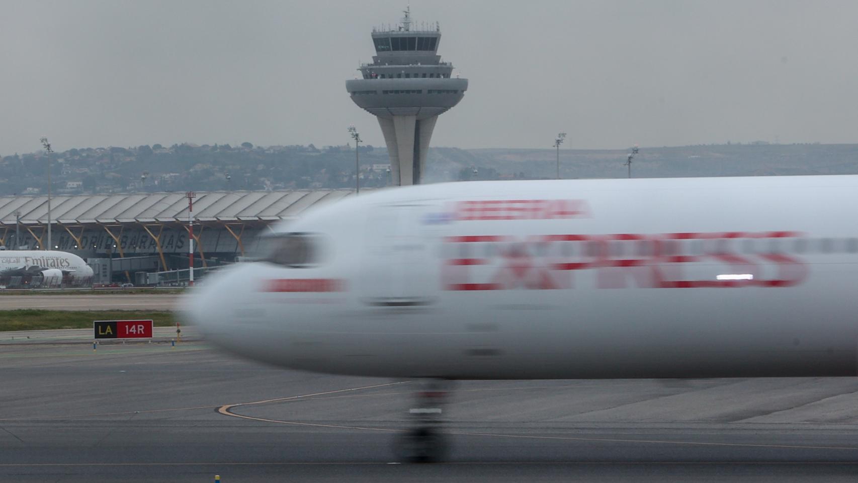 Un avión de la aerolínea Iberia en el aeropuerto Adolfo Suárez Madrid-Barajas