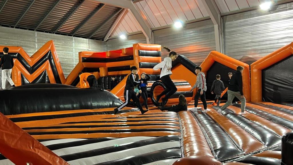 El castillo ninja donde lo han pasado en grande los jóvenes