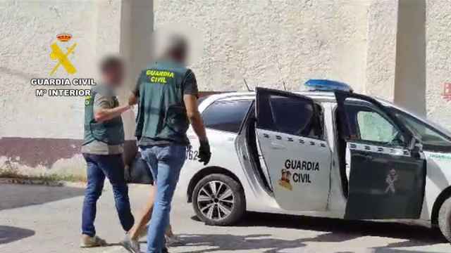La Guardia Civil ha detenido al hombre de 54 años acusado de obligar a prostituirse a la víctima.