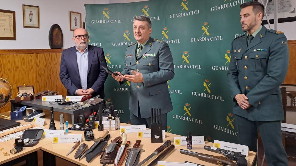 Imagen de algunos de los enseres sustraídos por la persona detenida por la Guardia Civil.