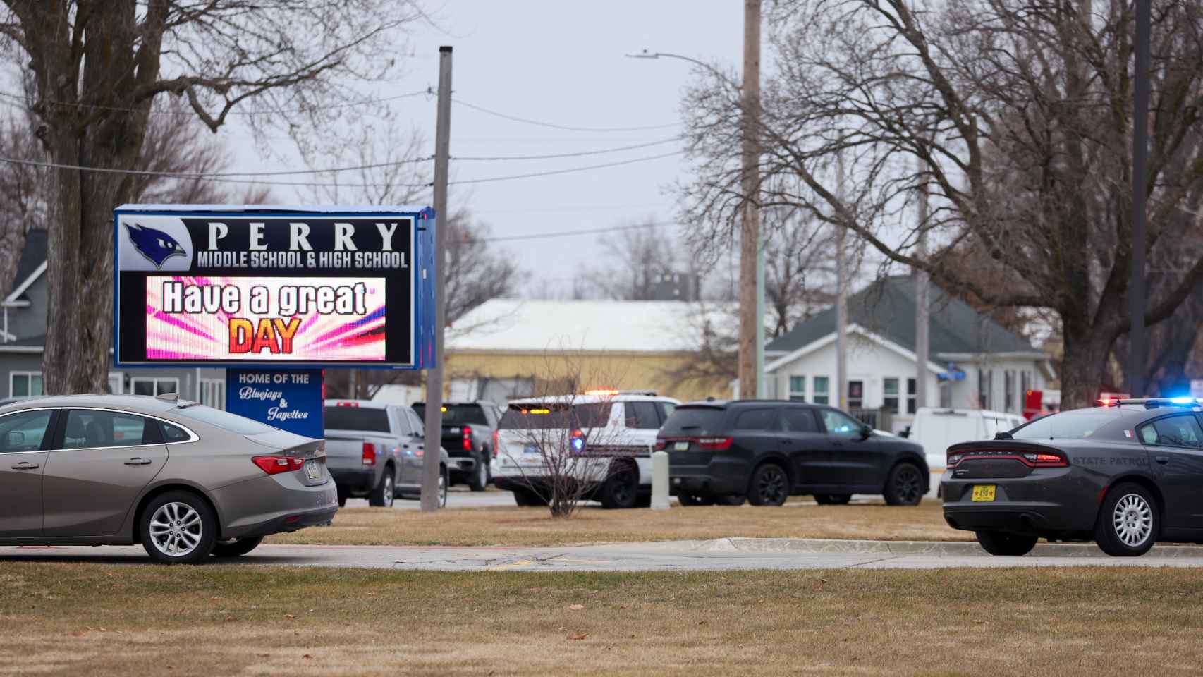 Varias víctimas tras un tiroteo en una escuela secundaria de Iowa en Estados Unidos