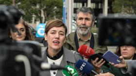 La candidata de Sumar a la presidencia de la Xunta, Marta Lois, ofrece declaraciones a los medios