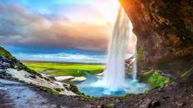 La impresionante cascada en España que parece sacada de Islandia pero encontrarás en Cantabria