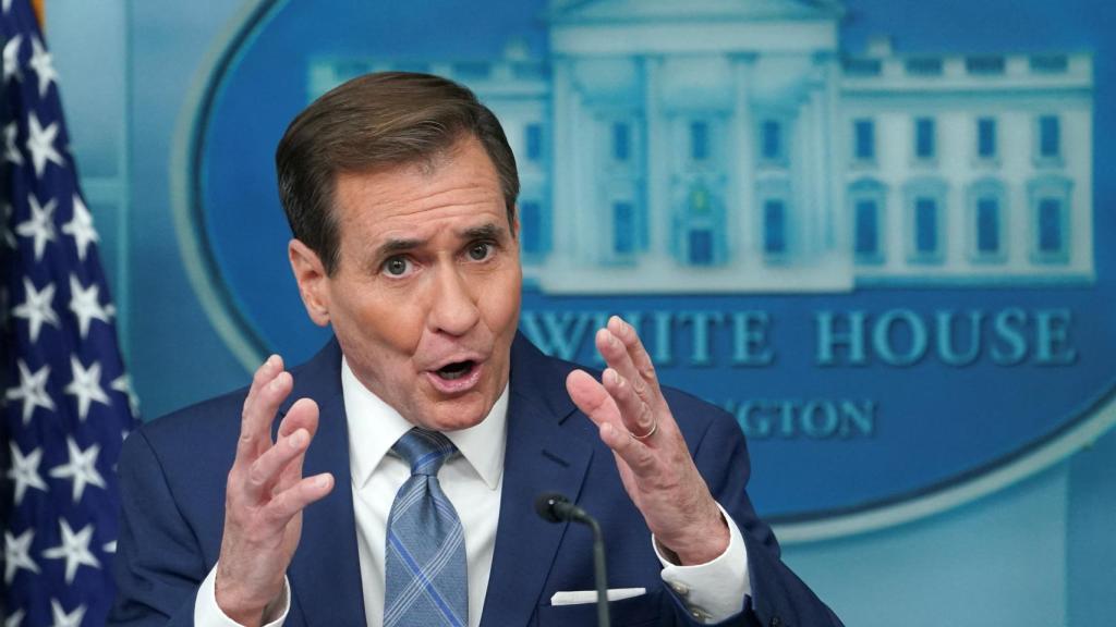 El portavoz de seguridad nacional de la Casa Blanca, John Kirby, responde a una pregunta durante una conferencia de prensa en la Casa Blanca en Washington.