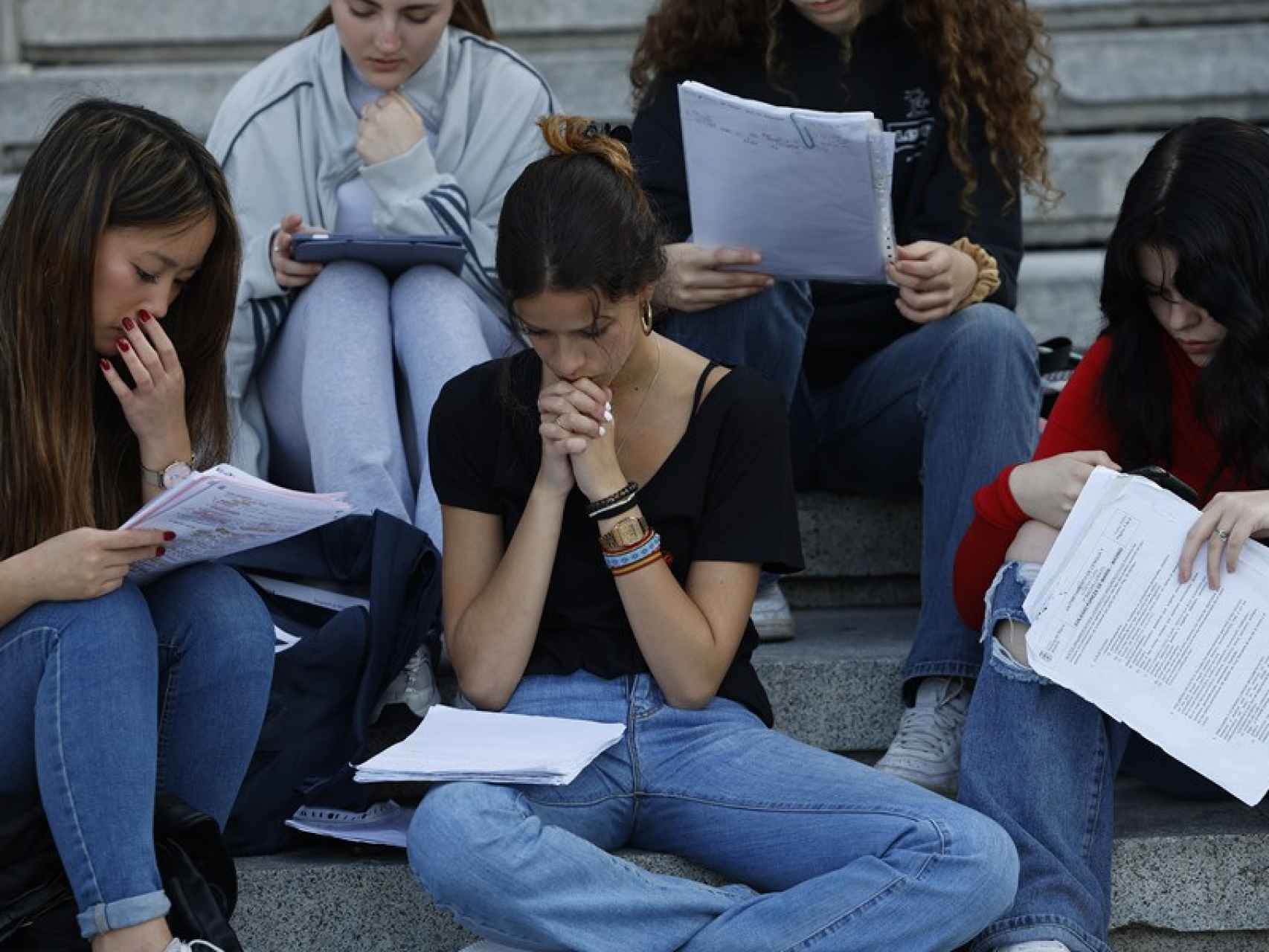 Estudiantes antes de la prueba de la EBAU.