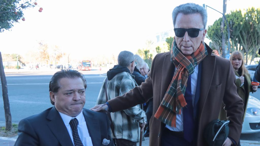José Ortega Cano junto a El Soro, llegando a la misa funeral.