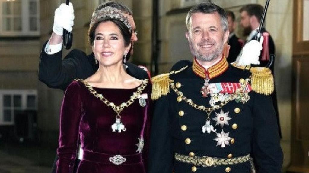 Los Príncipes Federico y Mary a su llegada a la tradicional recepción de Año Nuevo en el Palacio Real, en enero de 2024.