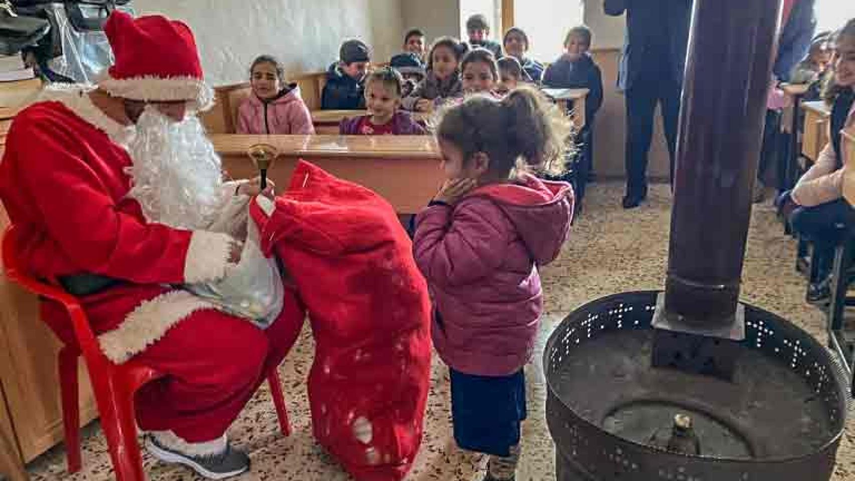 Celebraciones navideñas en Tur Abdin, Turquía. Santa Claus ha 'devorado' a los Reyes Magos, que no tienen ningún papel en las tradiciones navideñas de los cristianos de Anatolia.