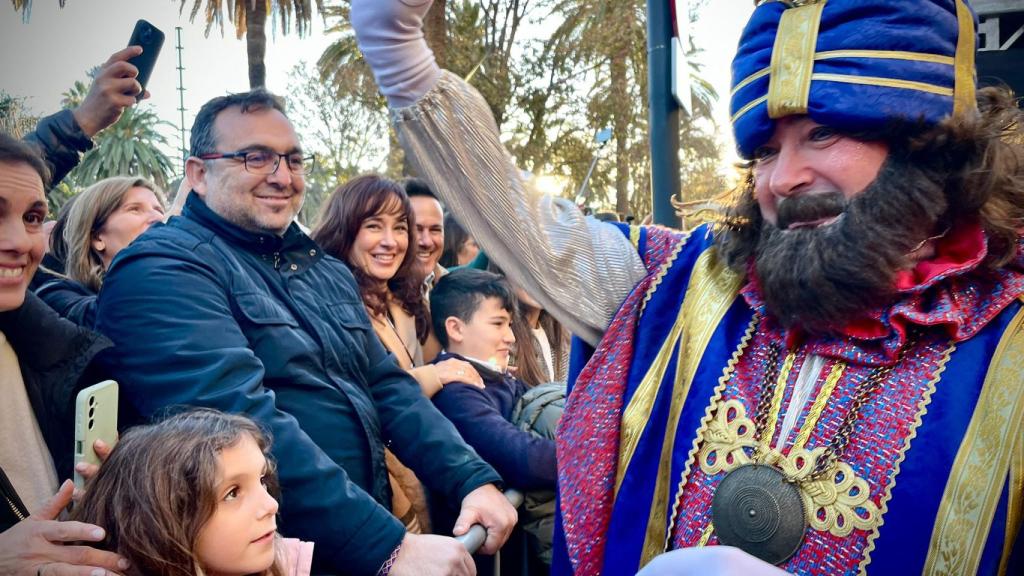 Los Reyes Magos saludan a las familias.