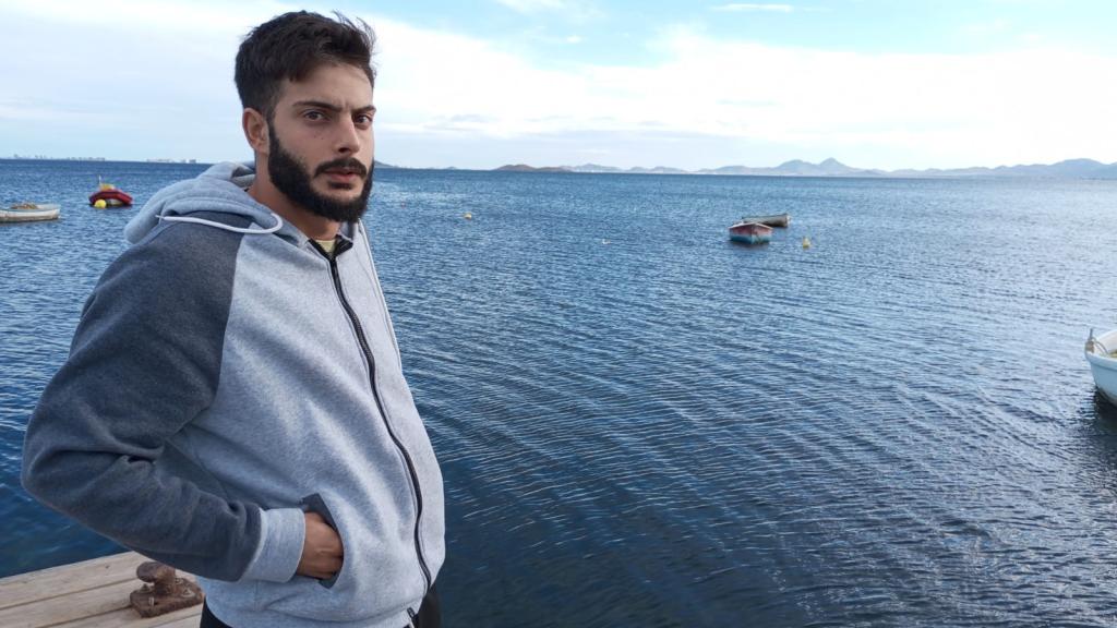 Javi, este viernes, en un pantalán de Los Alcázares.