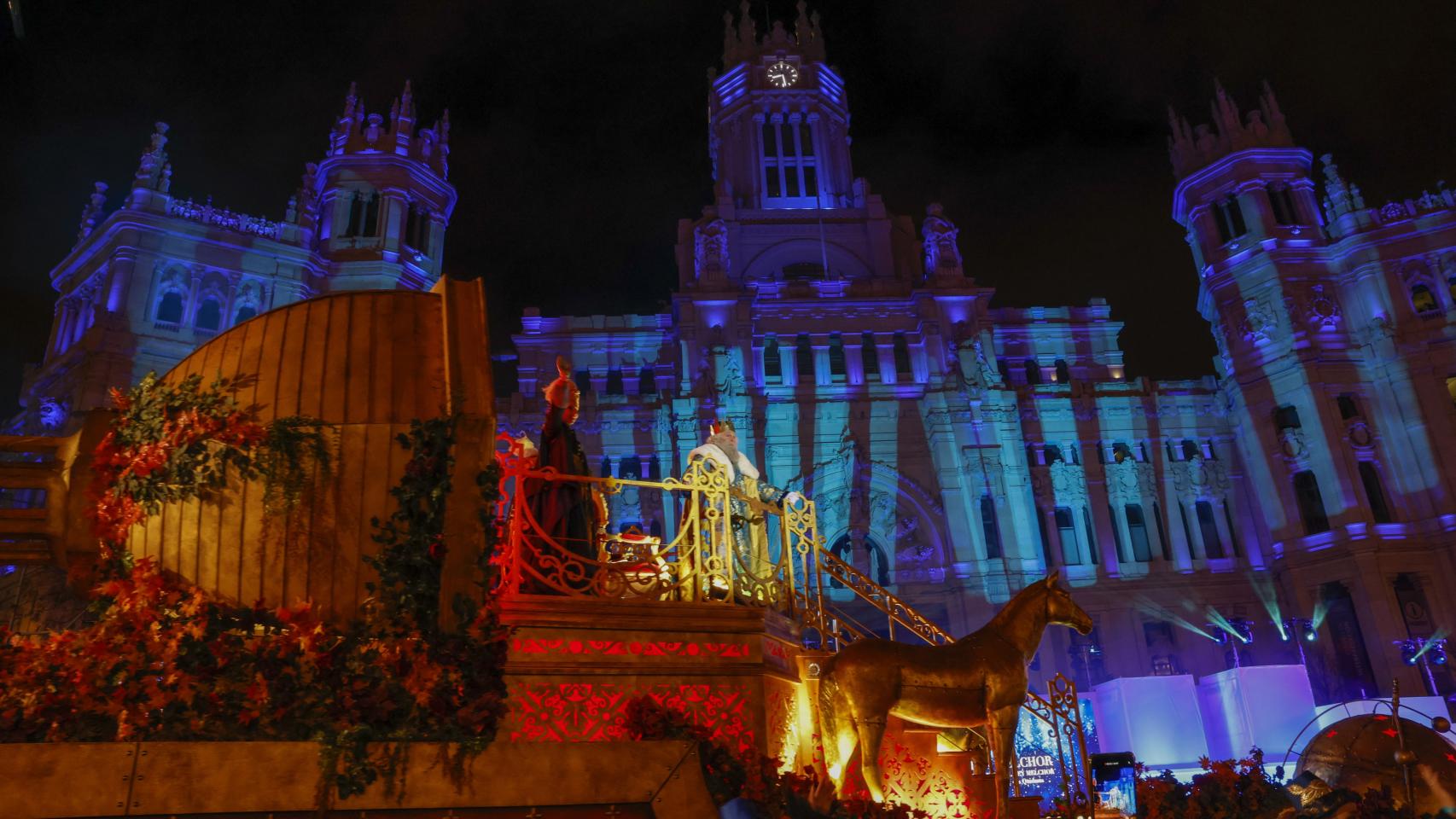 La llegada del rey Melchor a la plaza de Cibeles en la cabalgata de Madrid del 2024