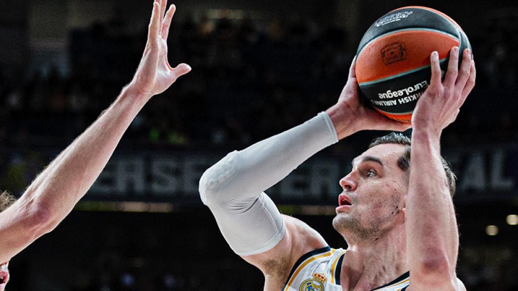 Hezonja, frente a Anadolu Efes