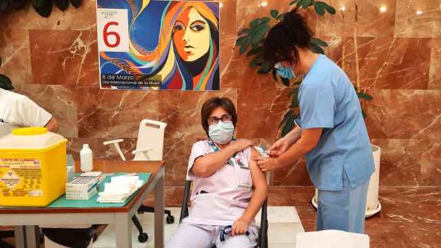 Una de las campañas de vacunación contra la gripe en el hospital Doctor Balmis de Alicante.