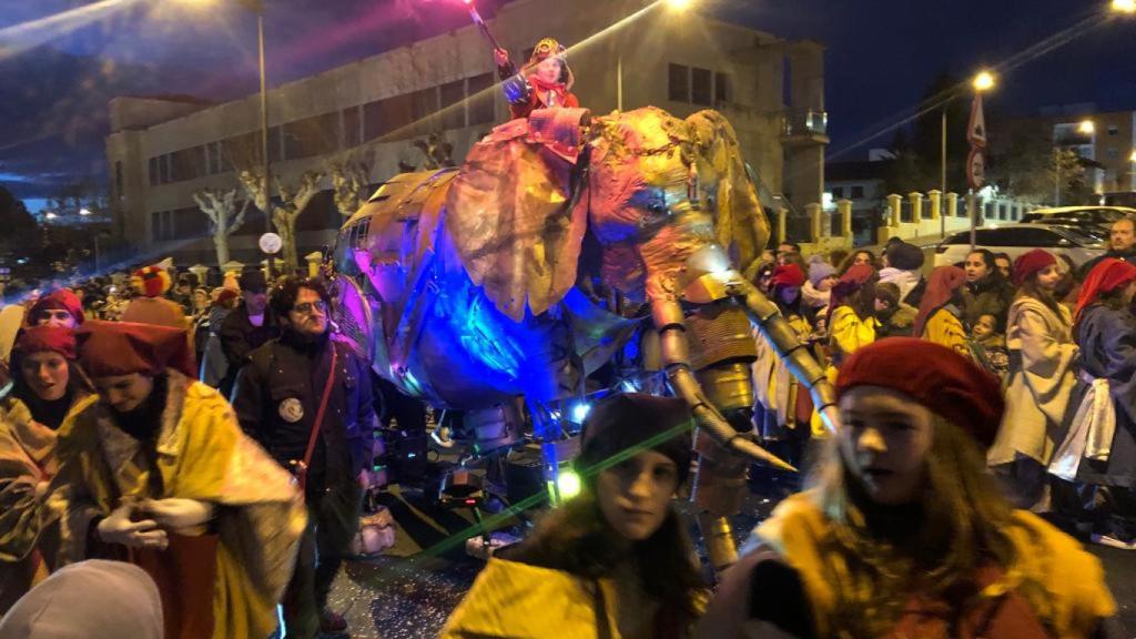 Ilusión, magia y muchos caramelos en la cabalgata de Zamora