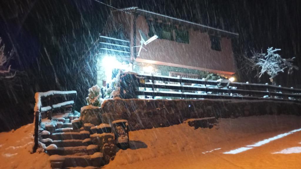 Intensa nevada en Ferreras del Puerto (León)