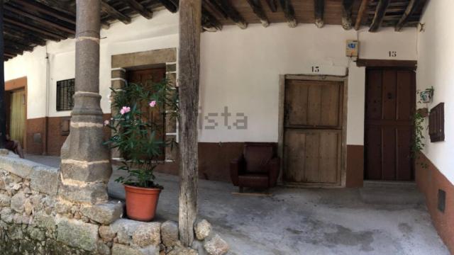 Casa de pueblo en el municipio salmantino Montemayor del Río, a la venta por tan solo 10.000 euros.