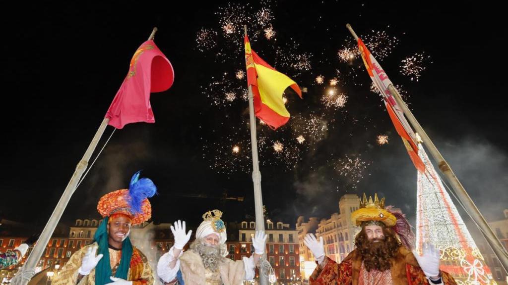 Los Reyes Magos en el balcón del Ayuntamiento de Valladolid