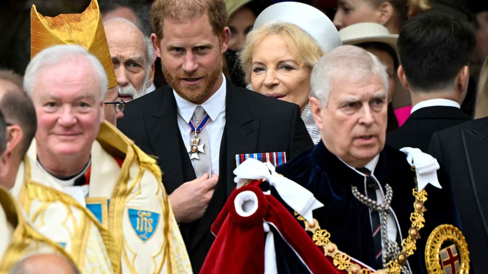 El príncipe Andrés, en la coronación de Carlos III y Camila.