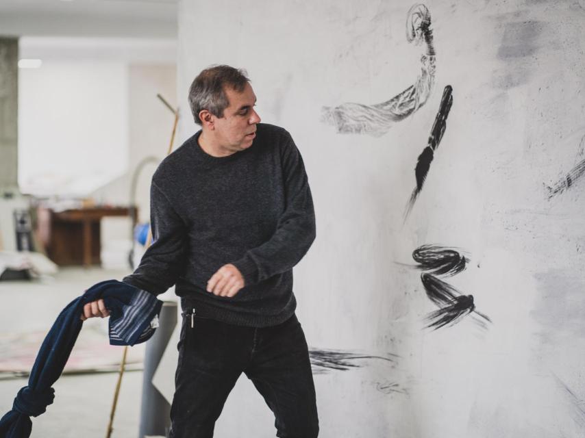 Fernando Sánchez Castillo en su estudio. Foto: Rodrigo Mínguez.