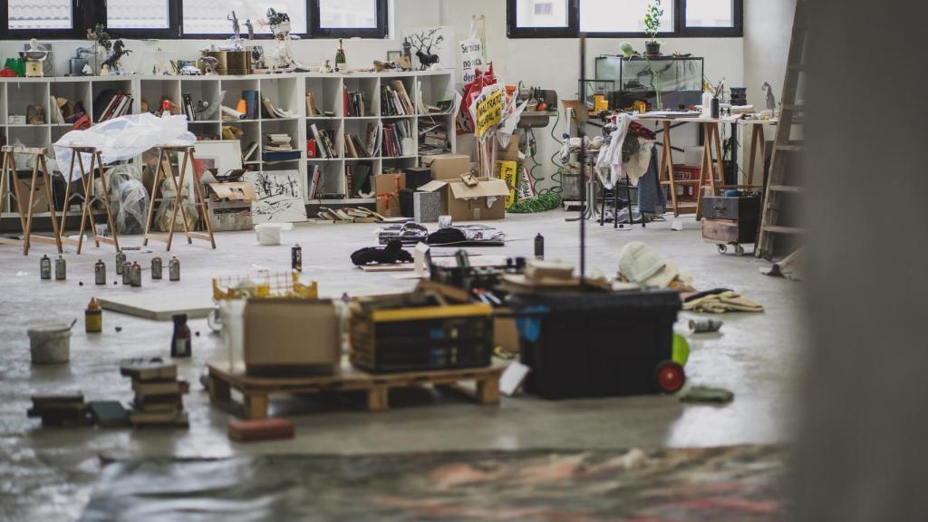 El estudio de Fernando Sánchez Castillo y Cristina Lucas en Usera (Madrid). Foto: Rodrigo Mínguez.