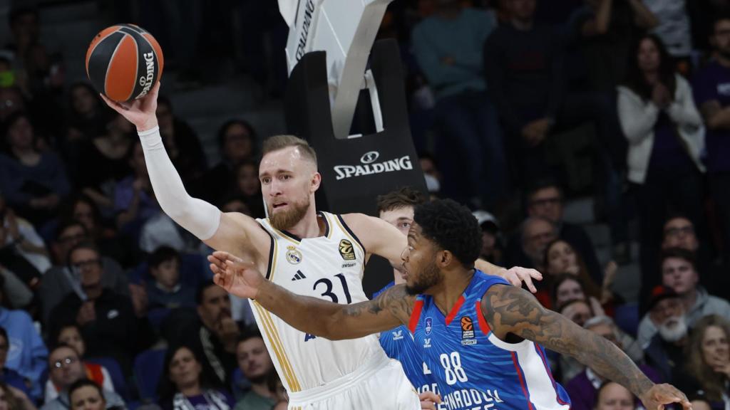 Dznan Musa, en una acción frente Anadolu Efes
