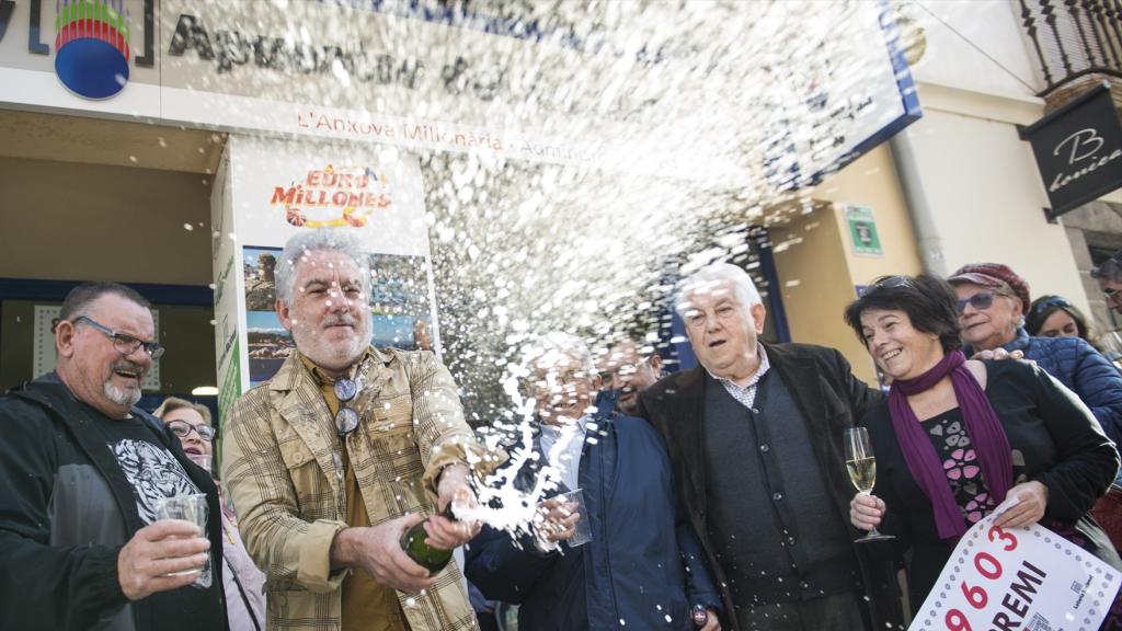 ARCHIVO - Sorteo Extraordinario de la Lotería del Niño