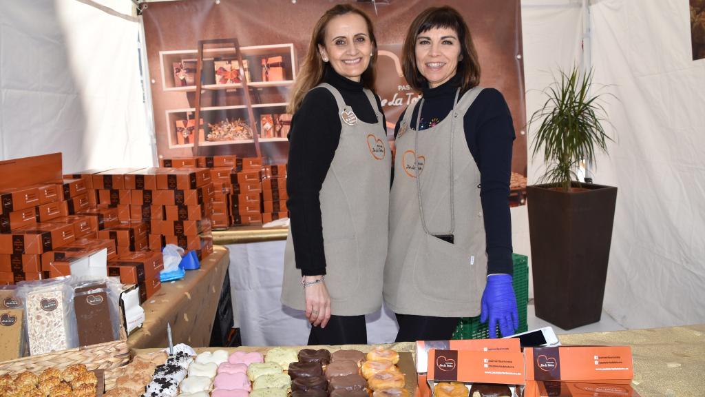 La familia de la confitería de la Torre en su puesto en la última feria de las palmeritas de Morata de Tajuña.
