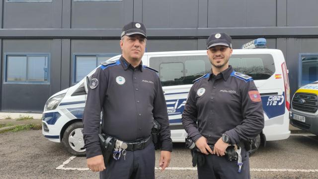Jesús (izquierda) y Daniel, policías municipales de Madrid.