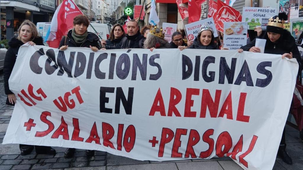 Protesta de las trabajadoras de Arenal en A Coruña en la víspera de Reyes.