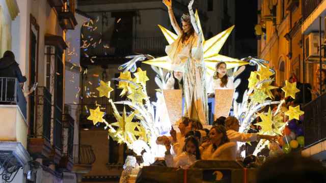 Los Reyes Magos repiten su milagro anual de repartir ilusión por Sevilla sin una sola incidencia