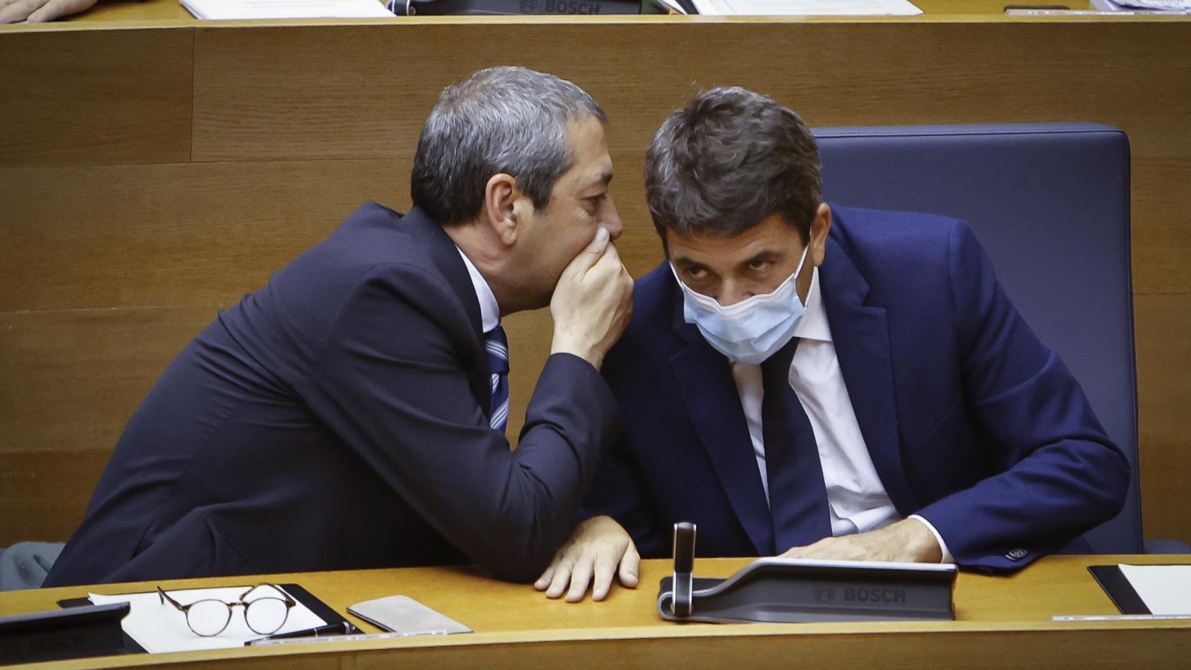 Carlos Mazón, con mascarilla en el parlamento. José Cuéllar / Corts Valencianes