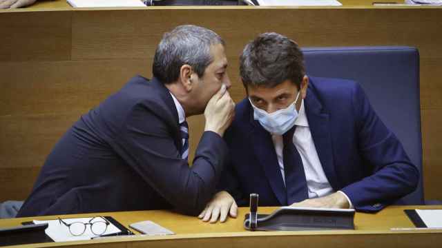 Carlos Mazón, con mascarilla en el parlamento. José Cuéllar / Corts Valencianes