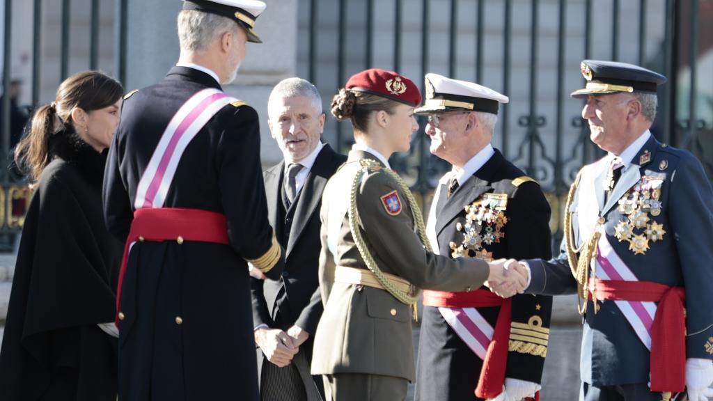Los Reyes y Leonor, a su llegada al acto castrense.