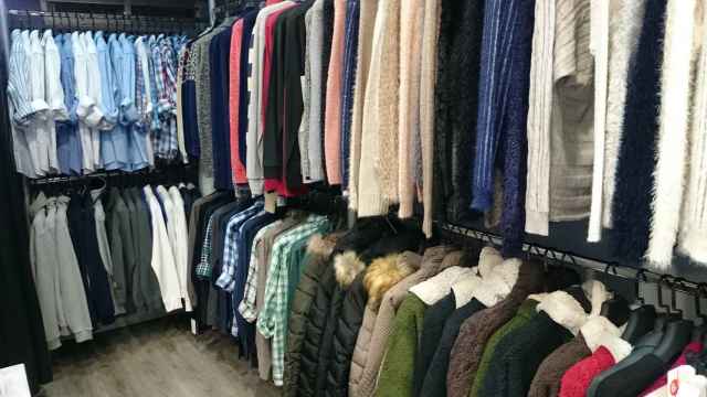 Los comerciantes de Alicante esperan que las rebajas salven una campaña irregular por las altas temperaturas y la menor venta de ropa de abrigo.