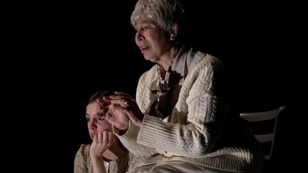 Clara Cabrera y  María Álvarez,  en 'Nuestros muertos'. Foto: Javier Naval