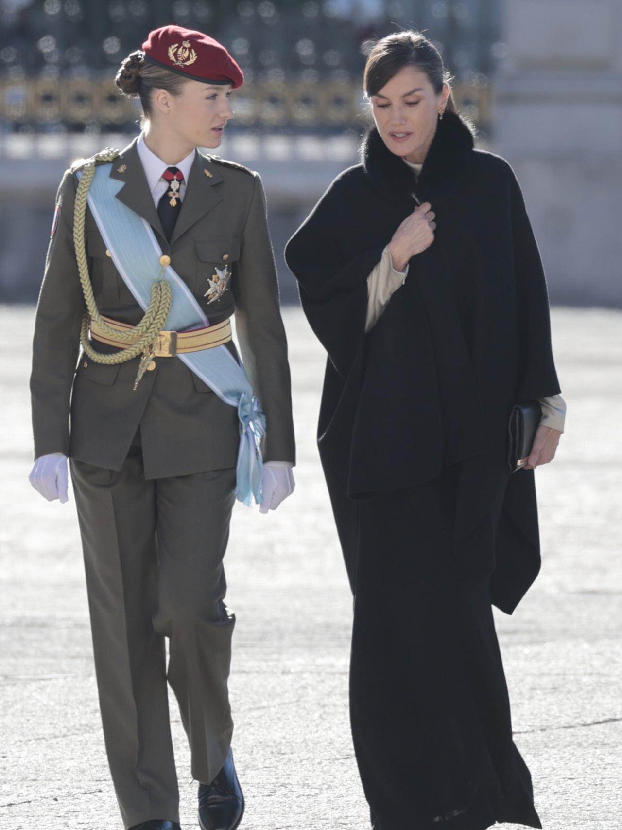 La Princesa junto a la Reina en la Pascua Militar.