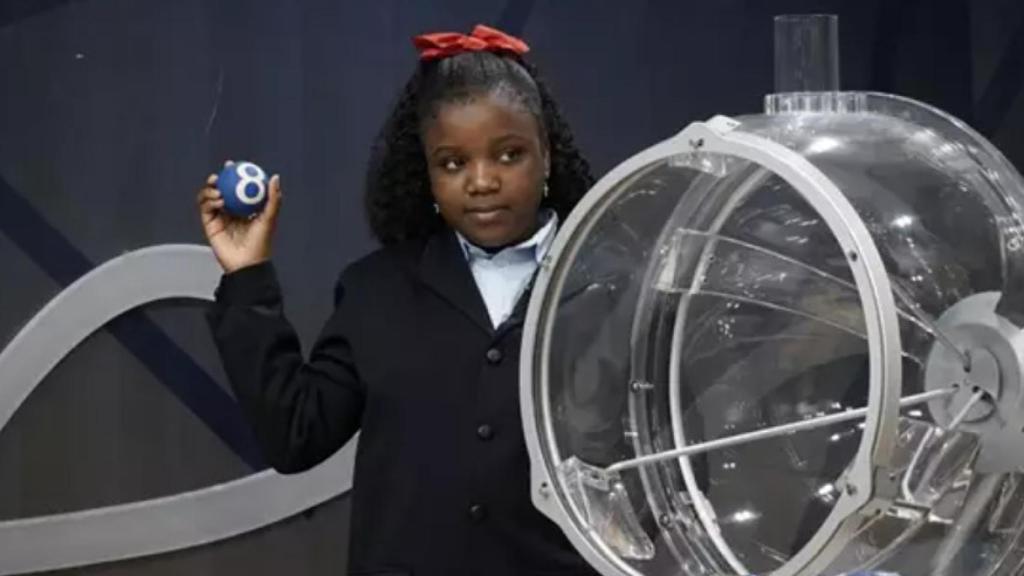 Una de las niñas del sorteo de la Lotería.