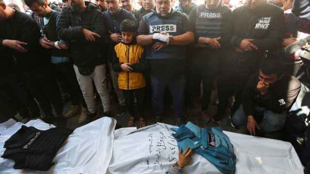 Funeral del periodista palestino Hamza al Dahdouh, en Rafah.