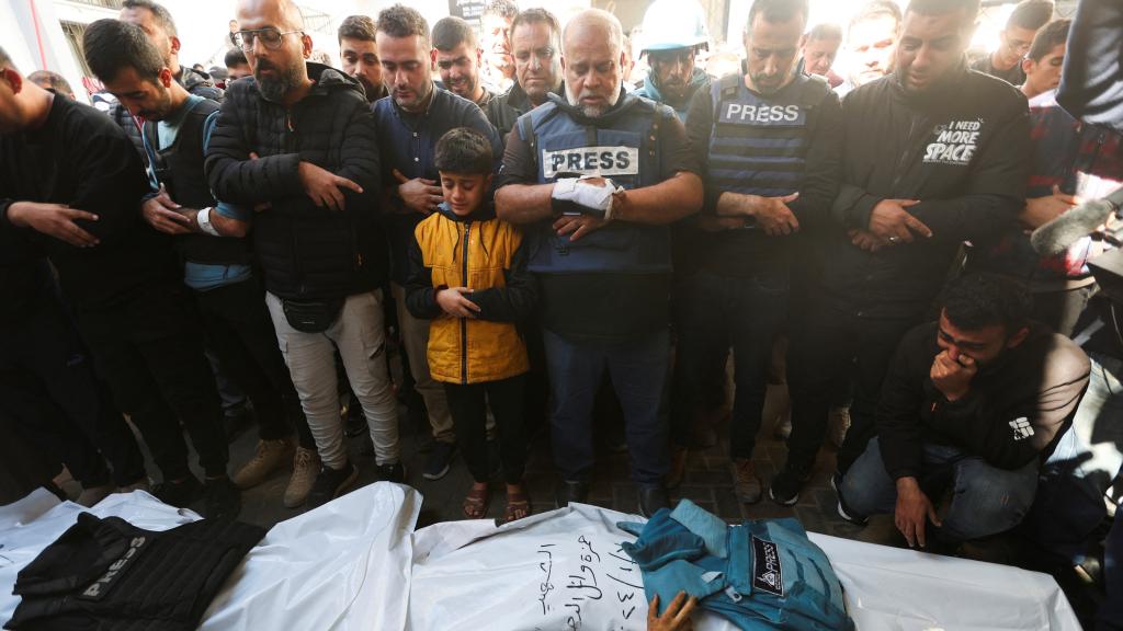 Funeral del periodista palestino Hamza al Dahdouh, en Rafah.
