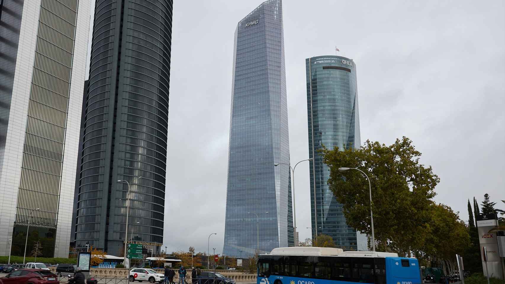 La Torre de Cristal entre las otras tres torres, a 3 de noviembre de 2023