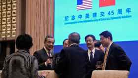 Un grupo de diplomáticos chinos durante la celebración del 45 aniversario del inicio de las relaciones diplomáticas entre ambos países