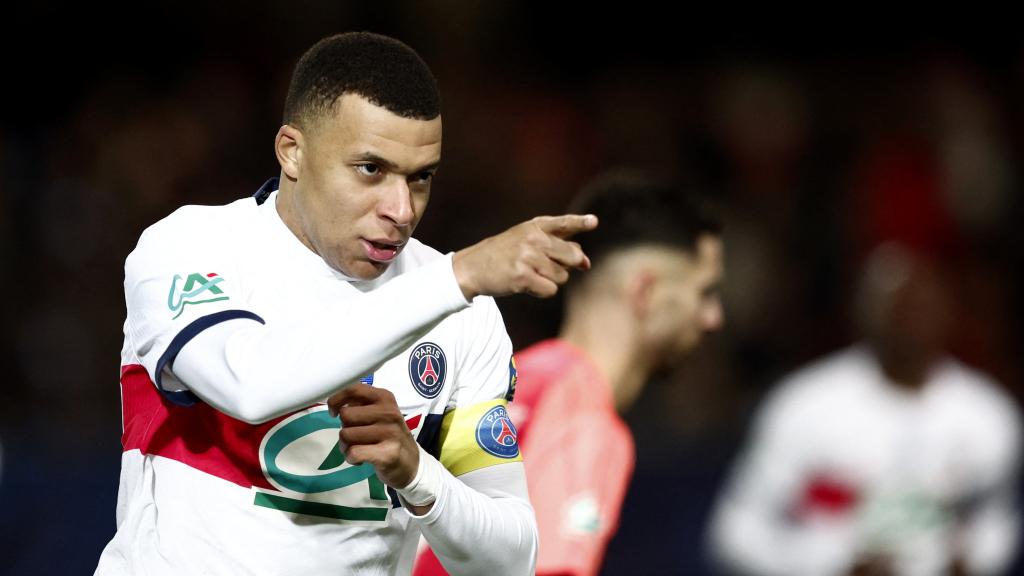 Kylian Mbappé celebra un gol con el PSG en la Copa de Francia