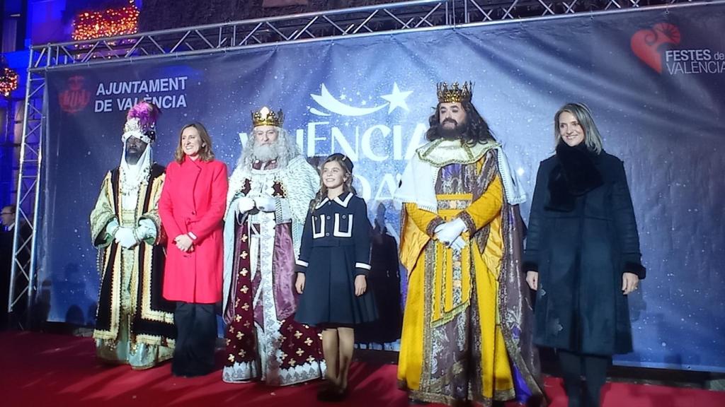 Matría José Catalá y Mónica Gil reciben a sus majestades los Reyes Magos.
