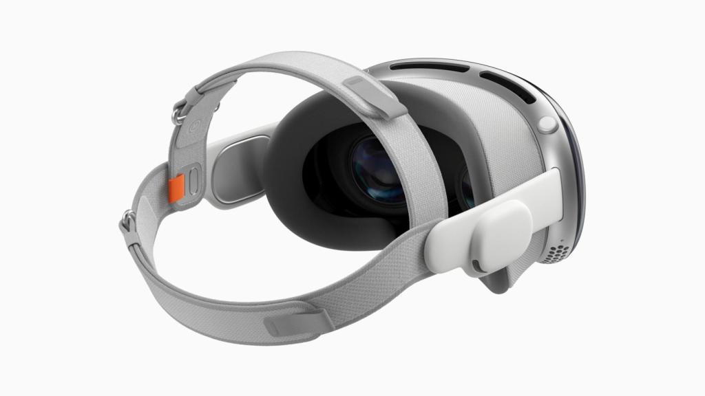 Apple Vision Pro.