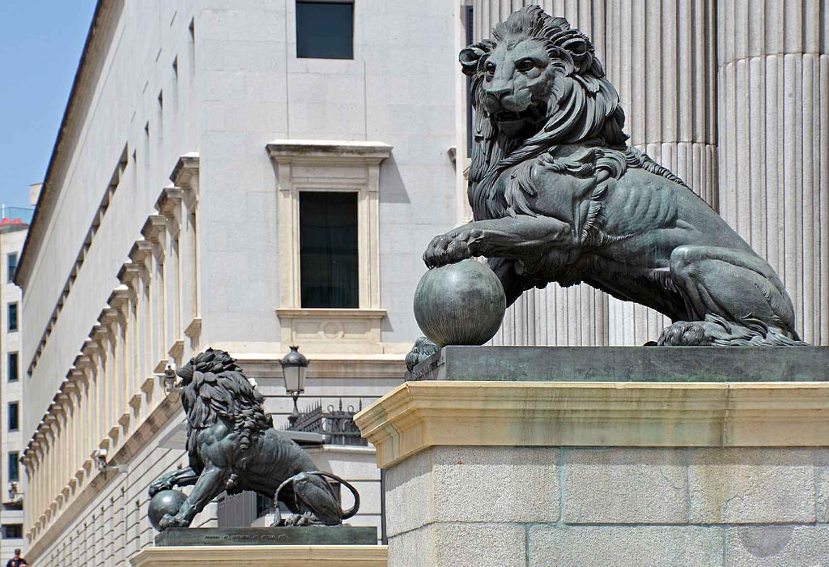 Hipómenes y Atalanta: los dos leones que custodian el Congreso de los Diputados