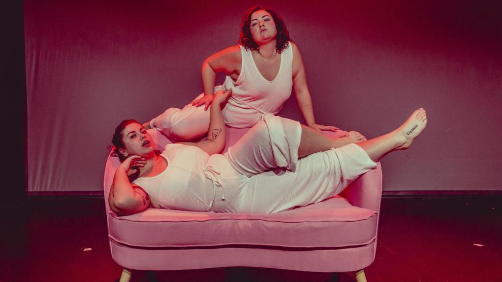 Mara y Teresa durante un ensayo de 'Gordas'