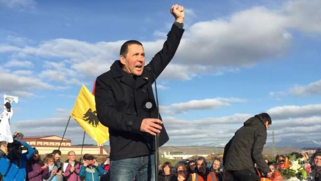 Arnaldo Otegi se dirige a sus seguidores el 1 de marzo de 2016, tras salir de la cárcel de Logroño./