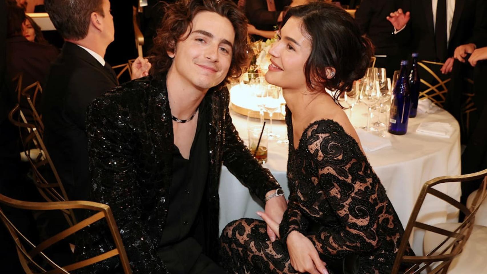 Timothée Chalamet y Kylie Jenner en los Globos de Oro, en una imagen de Getty Images.