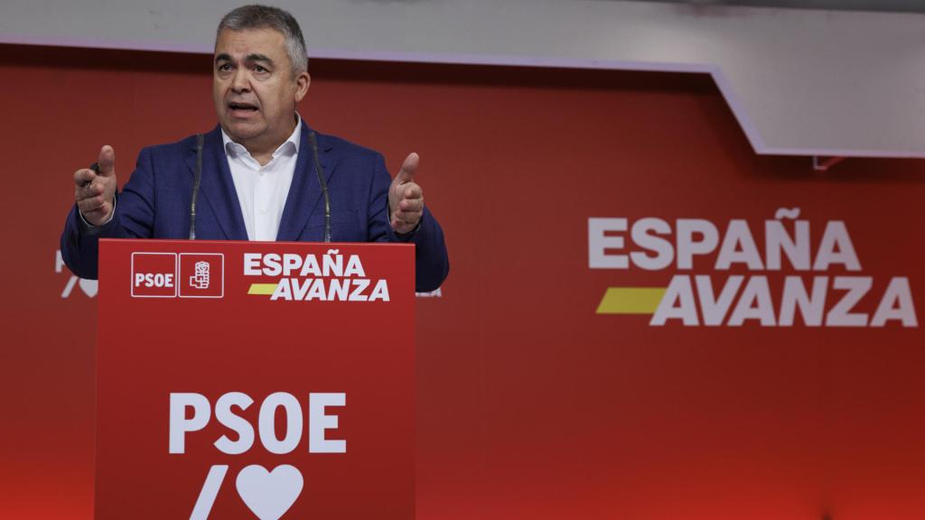El secretario de organización del PSOE, Santos Cerdán, este lunes en rueda de prensa en la sede de Ferraz.